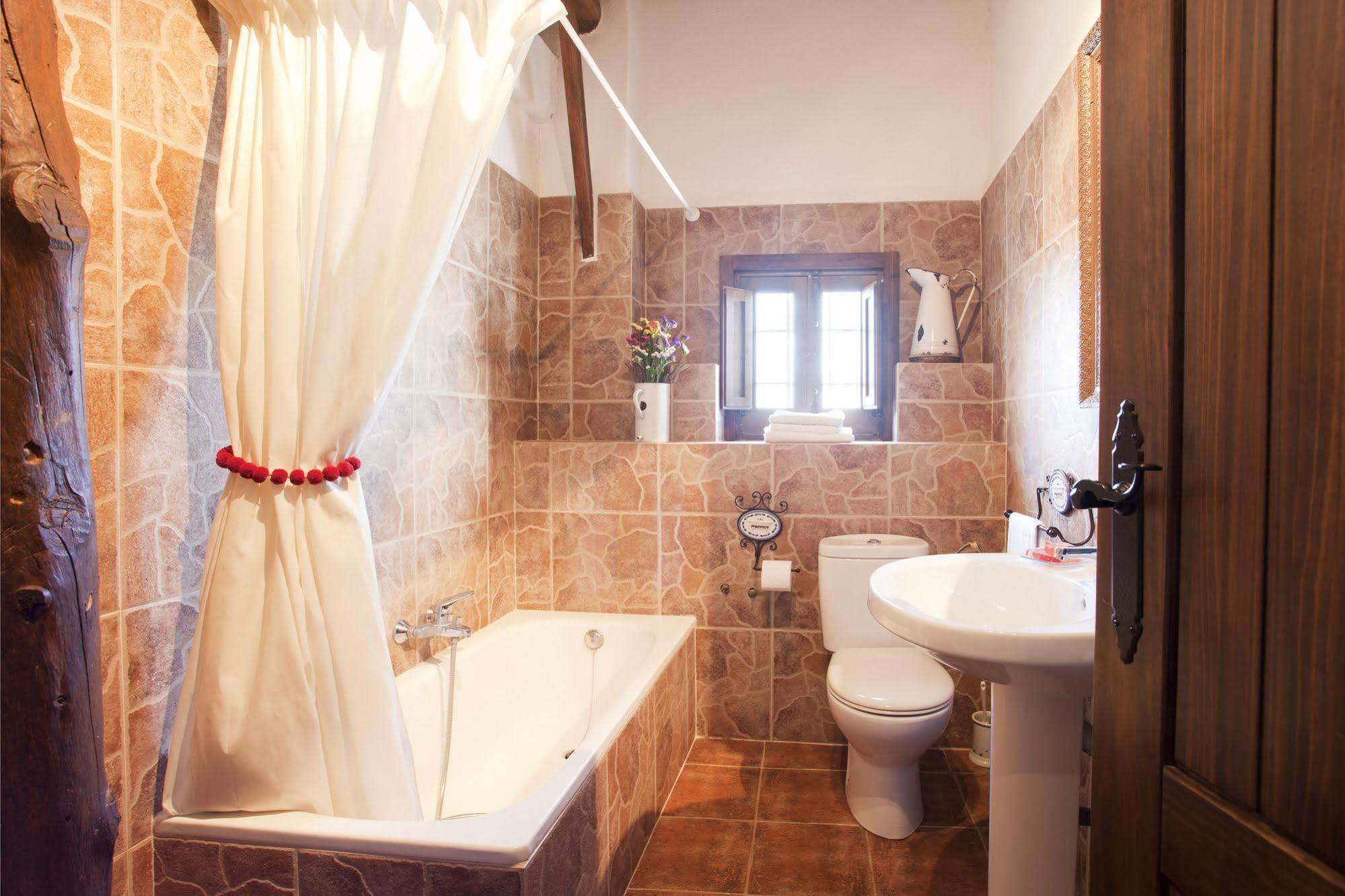 Alojamiento Rural El Cortijuelo Hotel Illora ภายนอก รูปภาพ