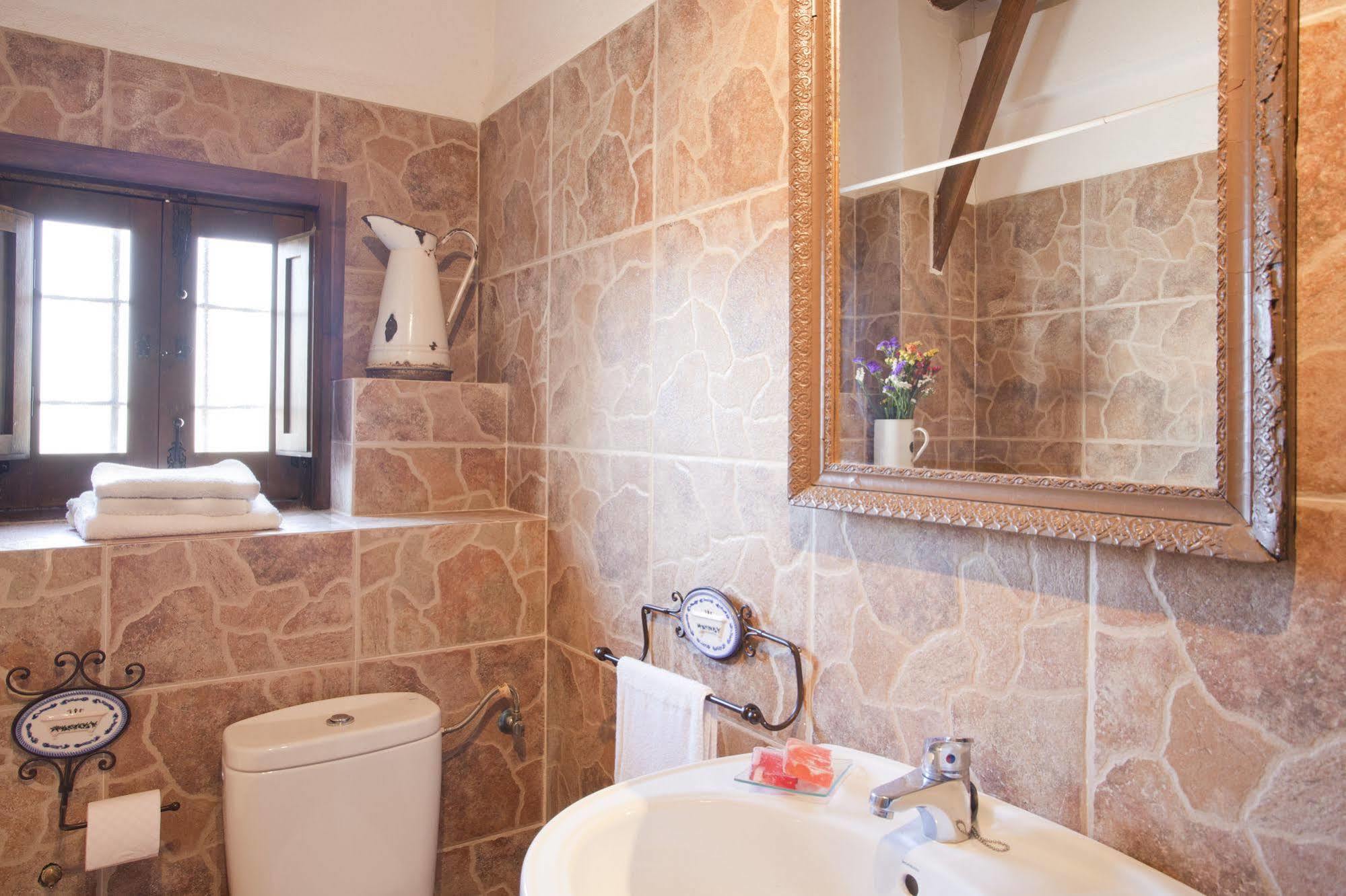 Alojamiento Rural El Cortijuelo Hotel Illora ภายนอก รูปภาพ